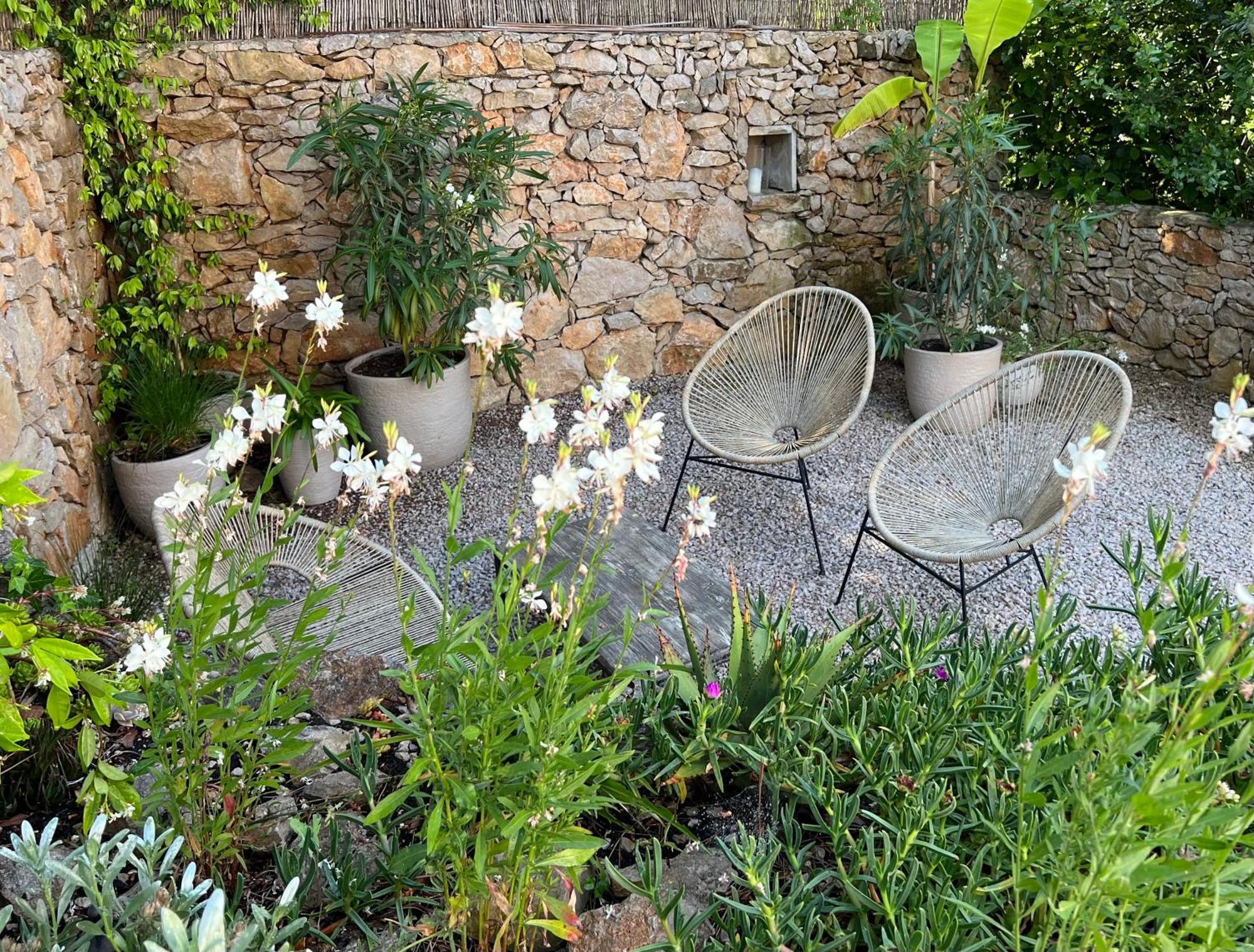 Cosy Studio With Garden And Free Parking - 라투르비 외부 사진
